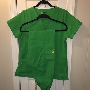 Wonder wink 4 stretch women’s scrub set.